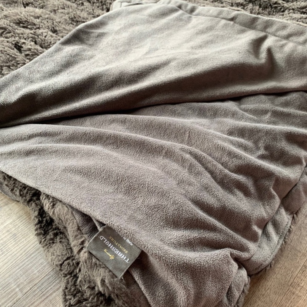 Oversized Threshold Blanket